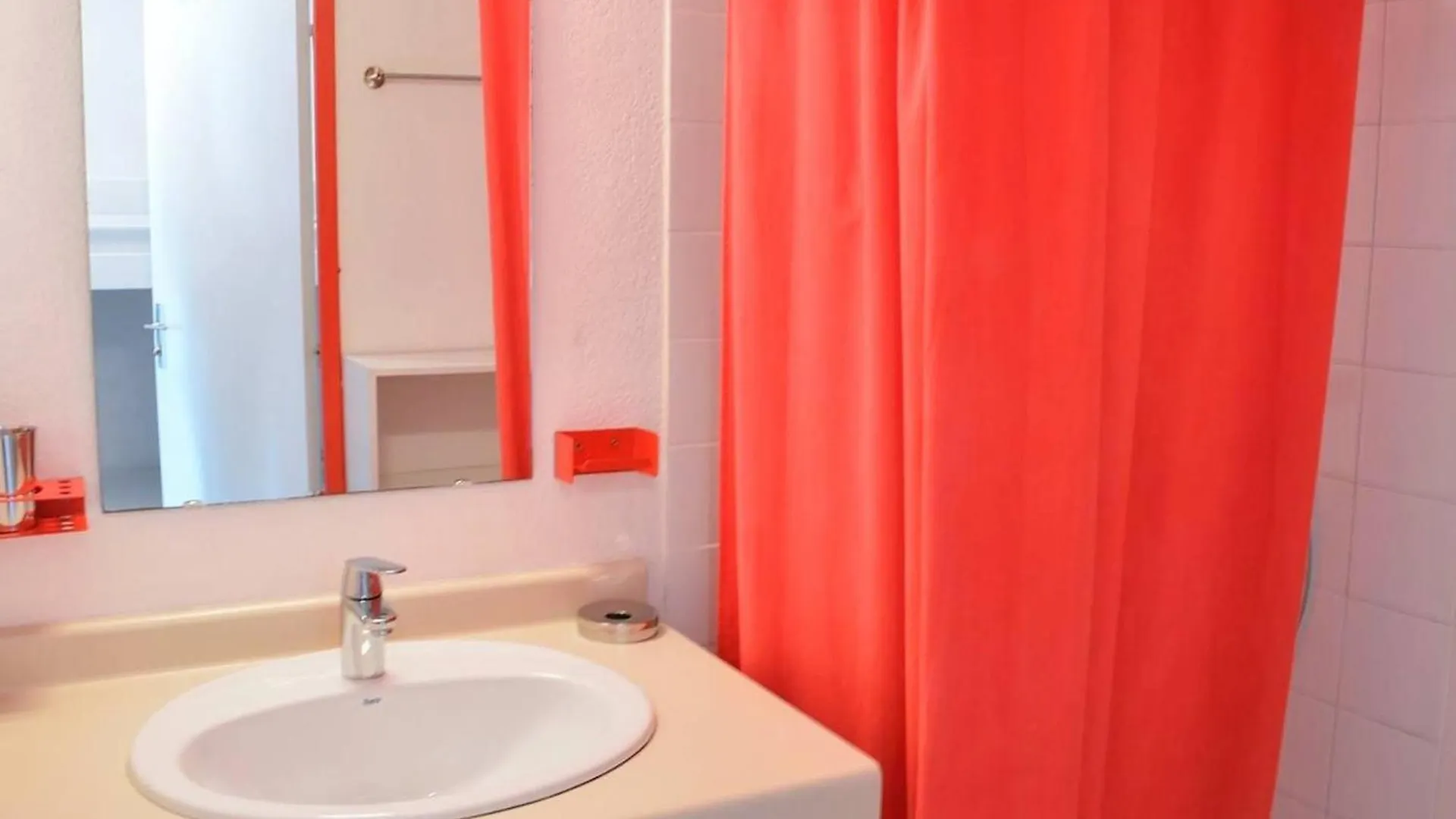 Apartment Studio Cabine Climatise Avec Terrasse, 2 Pas De La Plage, 4 Couchages, Menage Inclus - Cavaliere - Fr-1-251-554 Le Lavandou