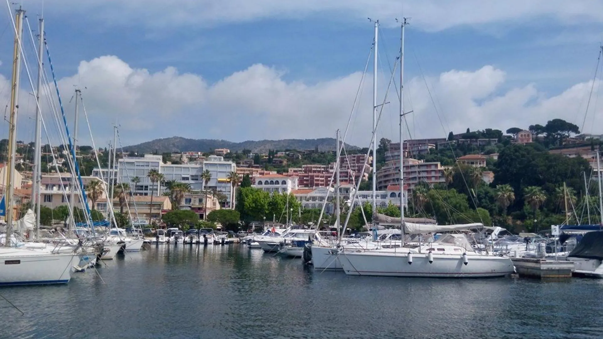 Studio Cabine Climatise Avec Terrasse, 2 Pas De La Plage, 4 Couchages, Menage Inclus - Cavaliere - Fr-1-251-554 Ле-Лаванду